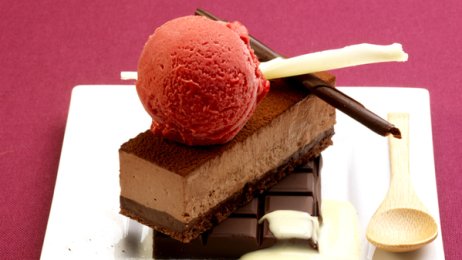 Recette : Superpositions de chocolats, sorbet framboise - PassionFroid