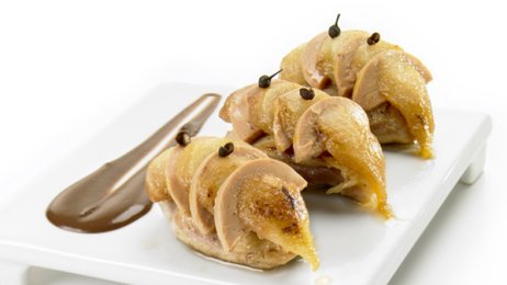 Recette : Filets de caille chemisés de poire et foie gras, poivre de Timut - PassionFroid