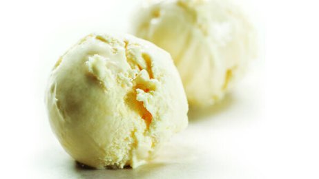 La crème glacée chocolat blanc Suisse avec copeaux de chocolat blanc 2,5 L / 1,5 kg Ma Très Bonne Glace | Grossiste alimentaire | PassionFroid