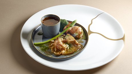 Recette : Raviole de foie gras et langoustine, pochée au bouillon de homard - PassionFroid