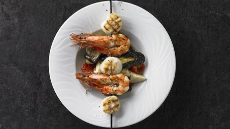 Recette : Brochette de noix de Saint-Jacques et crevettes, antipasti de légumes - PassionFroid