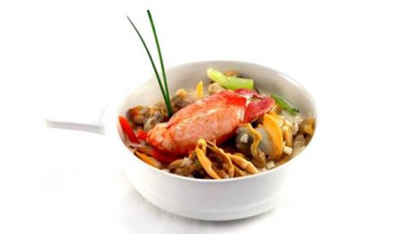 Recette : Cassolette de homard et coquillages, julienne de légumes et crème d&#039;épices douces - PassionFroid