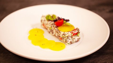 Recette : Lentilles, quinoa et betterave Chioggia rôtie en croûte de sel - PassionFroid