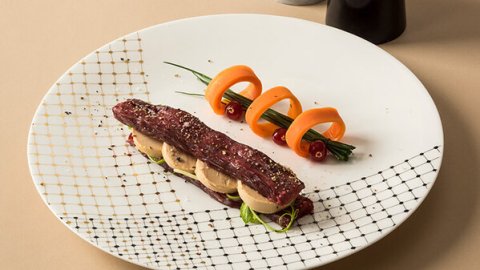 Recette : Gravlax de filet de bœuf au poivre de Java et bloc de foie gras - PassionFroid