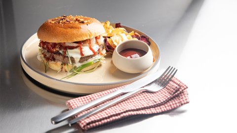 Recette : Angus burger au Valençay, ketchup maison - PassionFroid