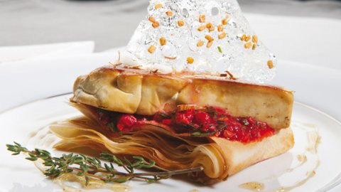 Recette : Millefeuille de foie gras confit à la cardamome, tuile d&#039;ail rose et miel - PassionFroid
