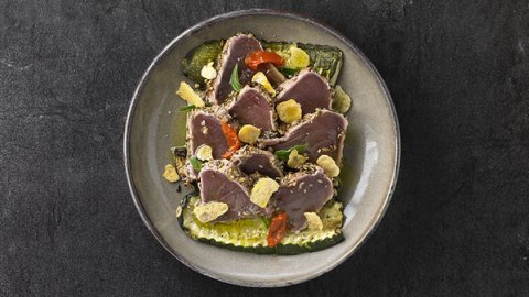 Recette : Tataki de thon mi-cuit, courgettes grillées - PassionFroid